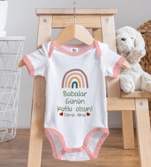 BK Kids Kişiye Özel Babalar Günün Kutlu Olsun Tasarımlı Pembe Bebek Body Zıbın ve Mama Önlüğü Hediye Seti