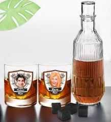 BK Gift Kişiye Özel İsimli DTF Karikatürlü Denizci Tasarımlı İkili Viski Kadehi, Viski Taşı ve Karaf Seti-2, Arkadaşa Hediye, Sevgiliye Hediye