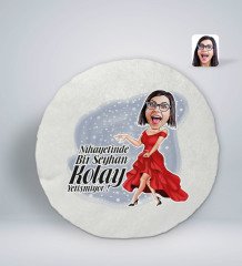Kişiye Özel İsimli Kadın Kolay Yetişmiyor Karikatürlü Yuvarlak Araç Koltuk Yastığı-1