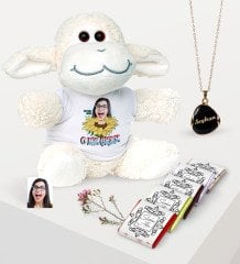 Kişiye Özel Karikatürlü Peluş Kuzucuk Mineli Kolye ve Çikolata Hediye Seti - 1