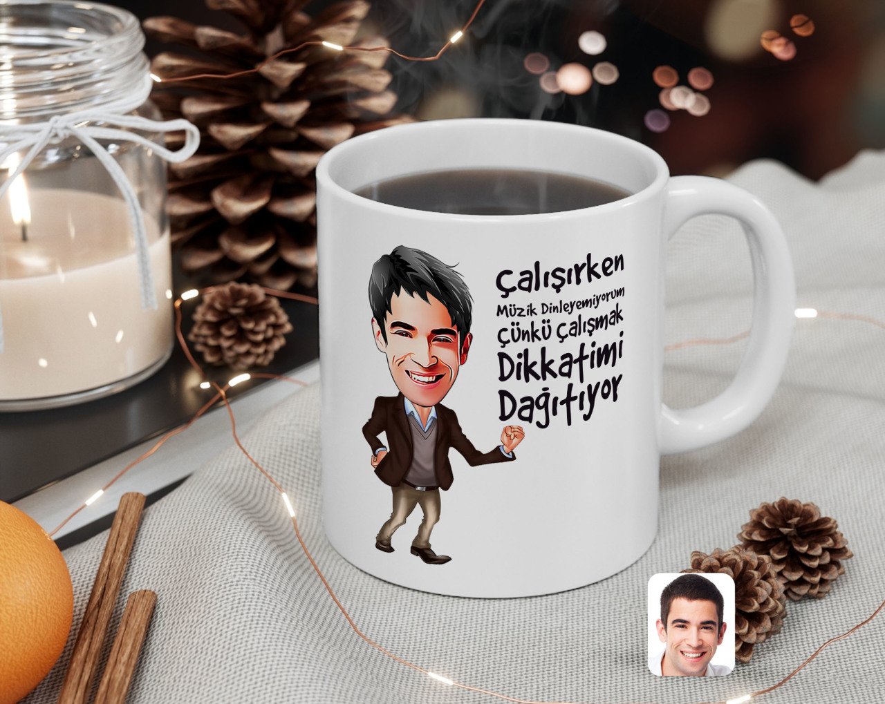 Kişiye Özel Erkek Çalışırken Müzik Dinlemiyorum Karikatürlü Beyaz Kupa Bardak-2