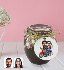Kişiye Özel Sevgililer Karikatürlü Ahşap Anahtarlıklı El Yapımı 400gr Melodi Kakaolu Fındık Kreması Hediye Seti-97