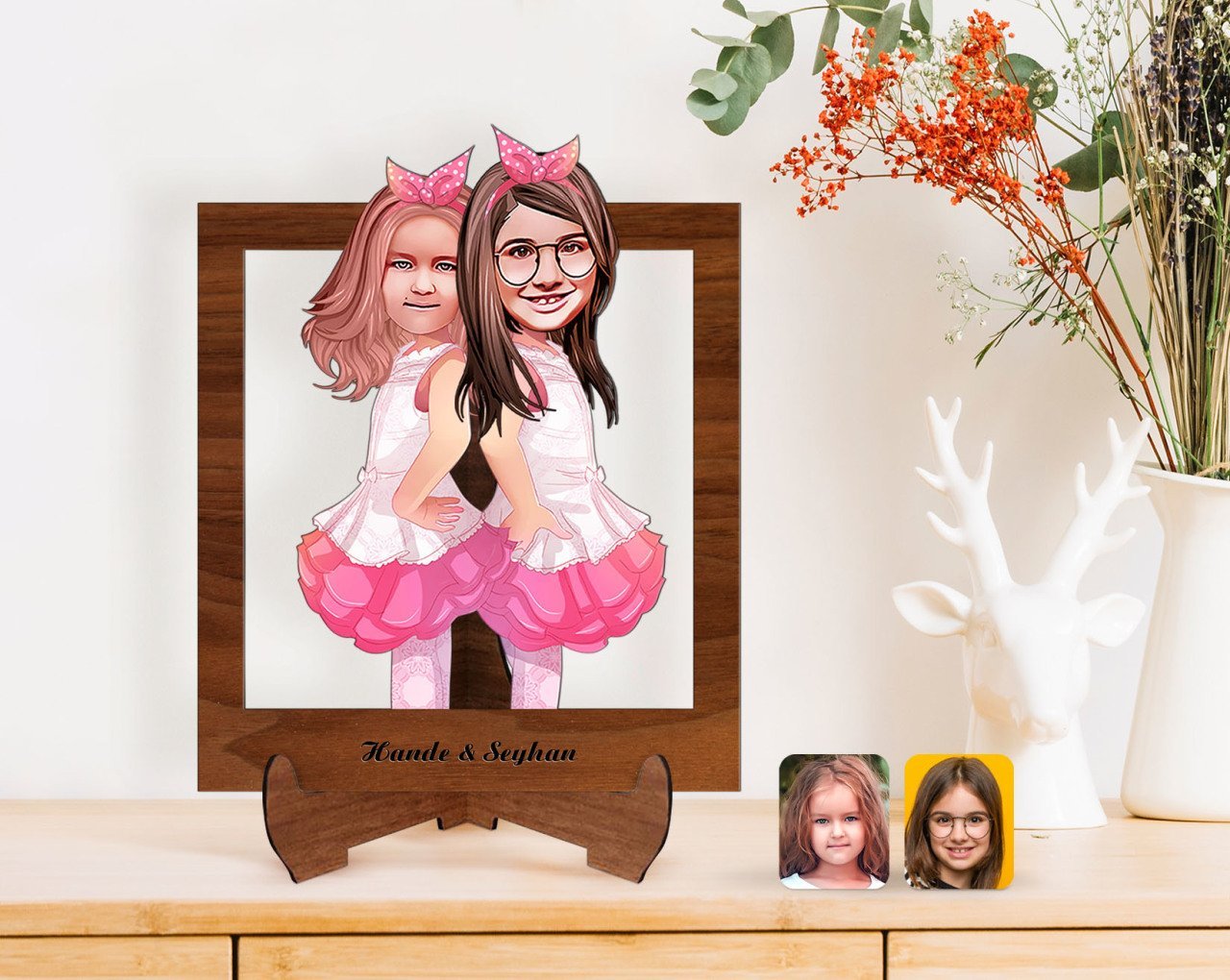 Kişiye Özel Kız Kardeşler Karikatürlü Ahşap Standlı 3D Biblo-3