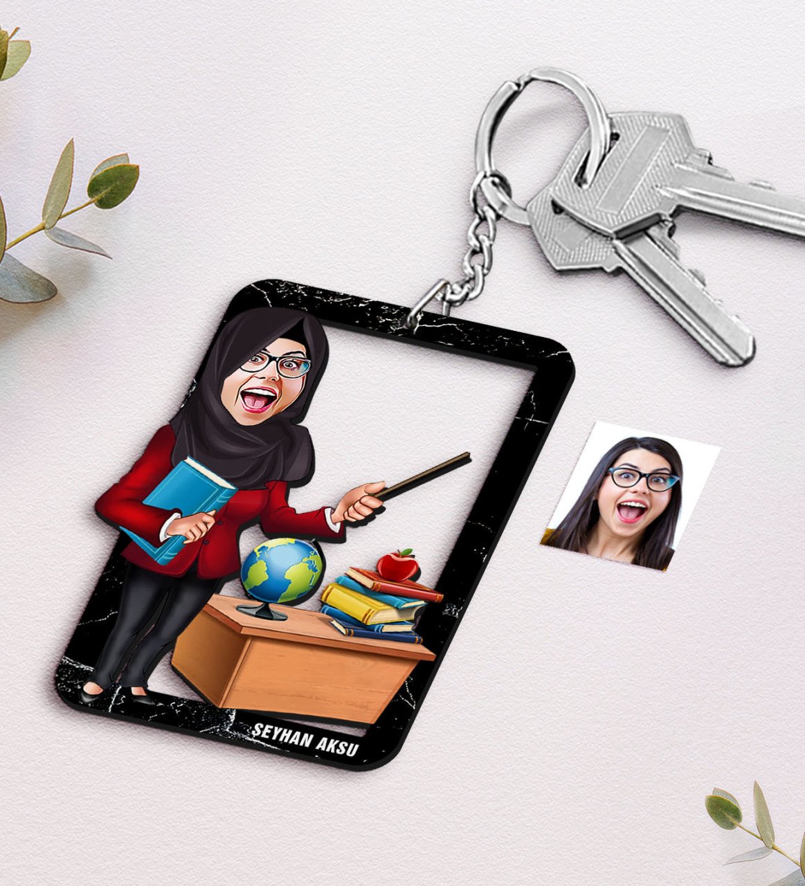 Kişiye Özel İsimli Bayan Öğretmen Karikatürlü Ahşap Anahtarlık-7