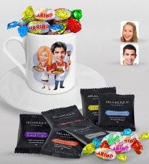 Kişiye Özel Sevgililer Karikatürlü Türk Kahvesi Fincanı Selamlique Karışık Türk Kahvesi ve Haribo Şeker Hediye Seti-57