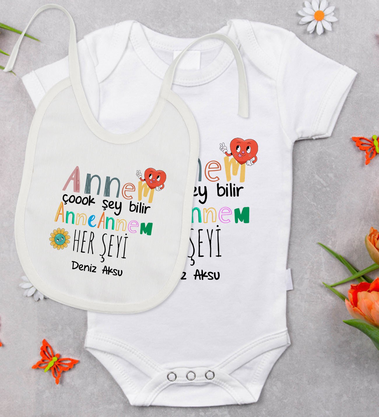 BK Kids Kişiye Özel Annem Çok Şeyi Bilir Tasarımlı Bebek Body Zıbın ve Mama Önlüğü Hediye Seti - Model 1