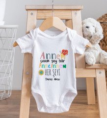 BK Kids Kişiye Özel Annem Çok Şeyi Bilir Tasarımlı Bebek Body Zıbın ve Mama Önlüğü Hediye Seti - Model 1