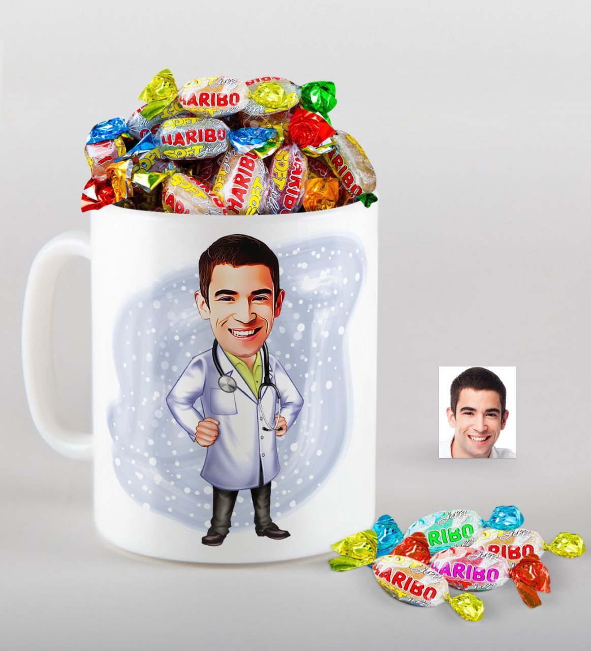 Kişiye Özel Bay Doktor Karikatürlü Kupa ve Haribo Fruitbons Şeker Hediye Seti