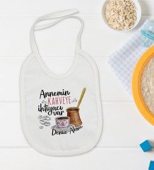 BK Kids Kişiye Özel Annemin Kahveye İhtiyacı Var Tasarımlı Bebek Body Zıbın ve Mama Önlüğü Hediye Seti - Model 1