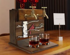 BK Gift Kişiye Özel Kabartma Kuş Tasarımlı İsimli Çift Musluklu Doğal Ahşap İçki Standı-1, İçki Standı, Doğum Günü Hediyesi, Ev Hediyesi