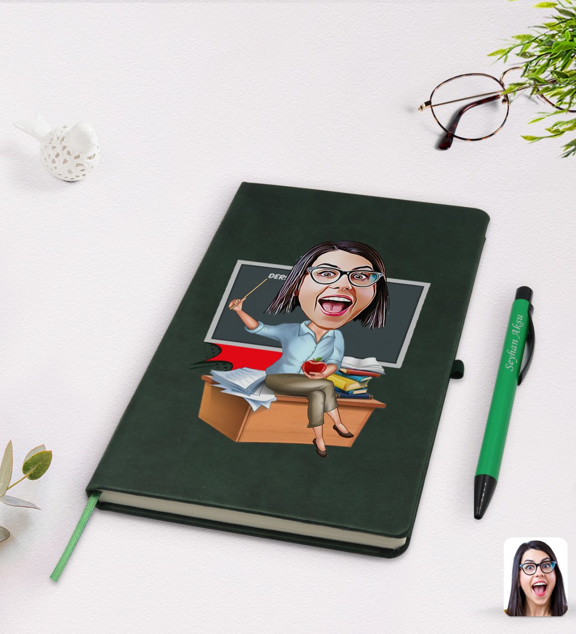 Kişiye Özel Kadın Öğretmen Karikatürlü Yeşil Termo Deri Defter Kalem Seti Model 2