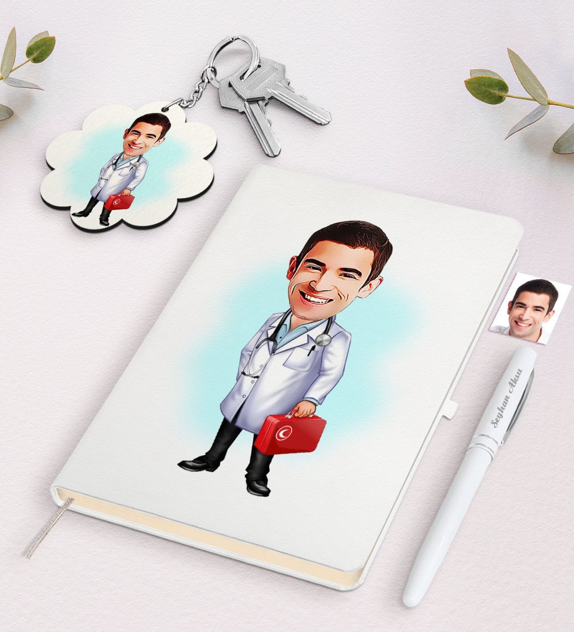 Kişiye Özel Acil Tıp Teknisyeni Karikatürlü Beyaz Defter Kalem ve Anahtarlık Hediye Seti