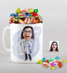 Kişiye Özel Bayan Göz Doktoru Karikatürlü Kupa ve Haribo Fruitbons Şeker Hediye Seti