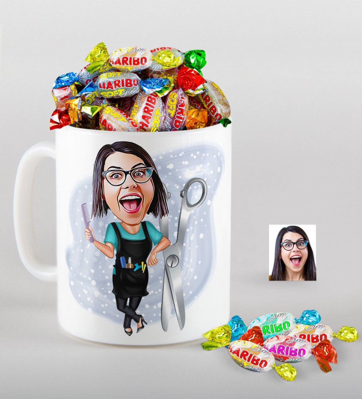 Kişiye Özel Bayan Kuaför Karikatürlü Kupa ve Haribo Fruitbons Şeker Hediye Seti