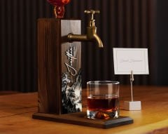 BK Gift Kişiye Özel Kabartma İsimli Tarihli Landscape Tasarımlı Musluklu Ceviz Ahşap Şarap Standı-7, Viski Çeşmesi, Babaya Hediye, İçecek Dispenseri