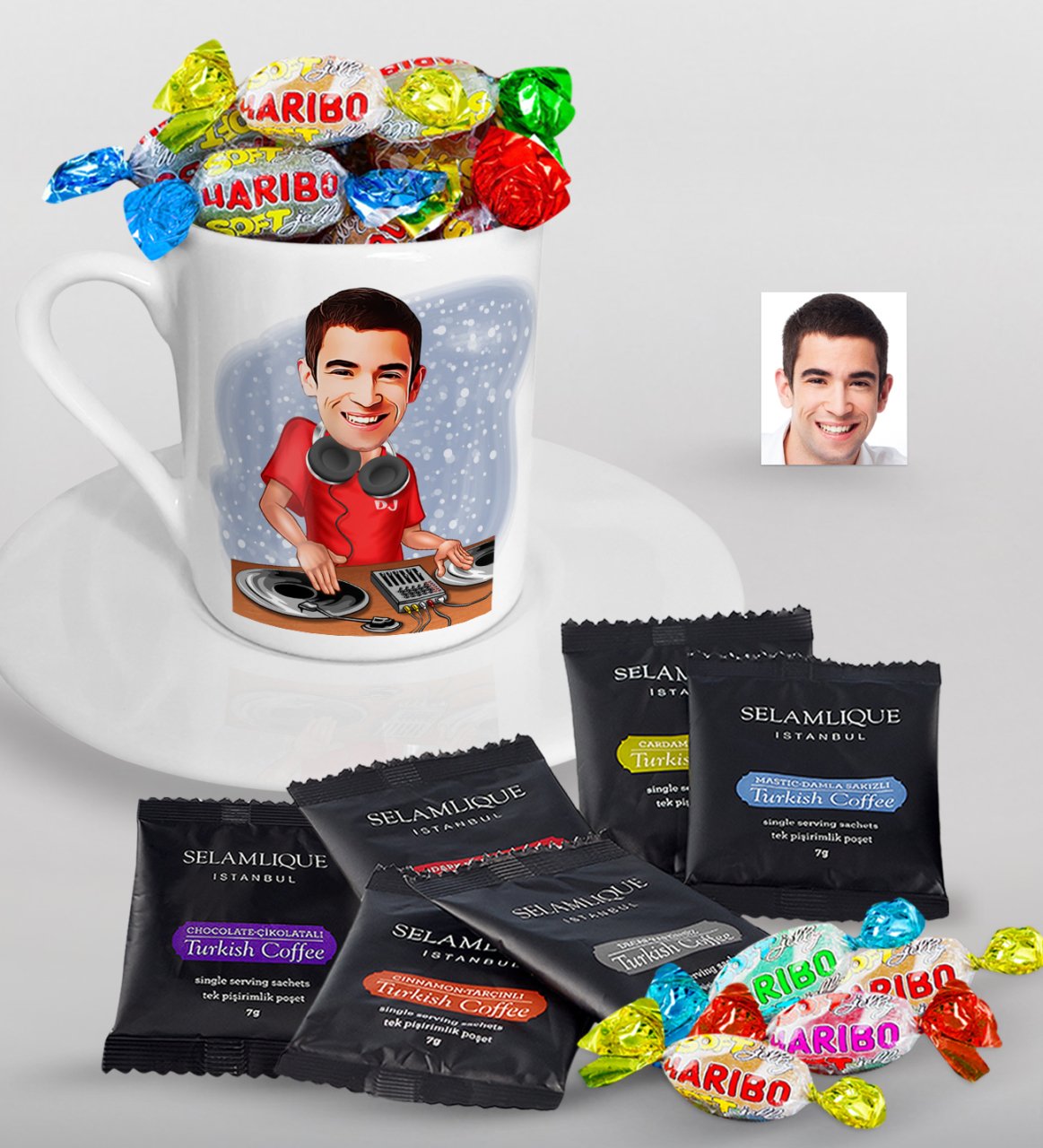 Kişiye Özel Bay DJ Karikatürlü Türk Kahvesi Fincanı Selamlique Karışık Türk Kahvesi ve Haribo Şeker Hediye Seti