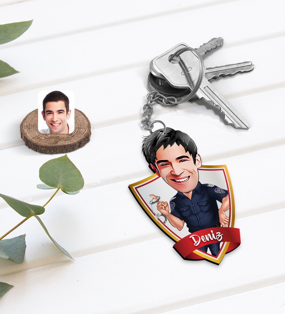 Kişiye Özel İsimli Erkek Polis Karikatürlü Ahşap Anahtarlık-2