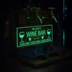 BK Gift Kişiye Özel Kabartmalı Fosforlu İsimli Çift Musluklu Doğal Ahşap İçki Standı -2, Viski Standı, Ev Barı Aksesuarı