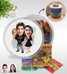 Kişiye Özel Sevgililer Karikatürlü Dev Boy Haribo Minis Kovası (10gx100adet) Model 18
