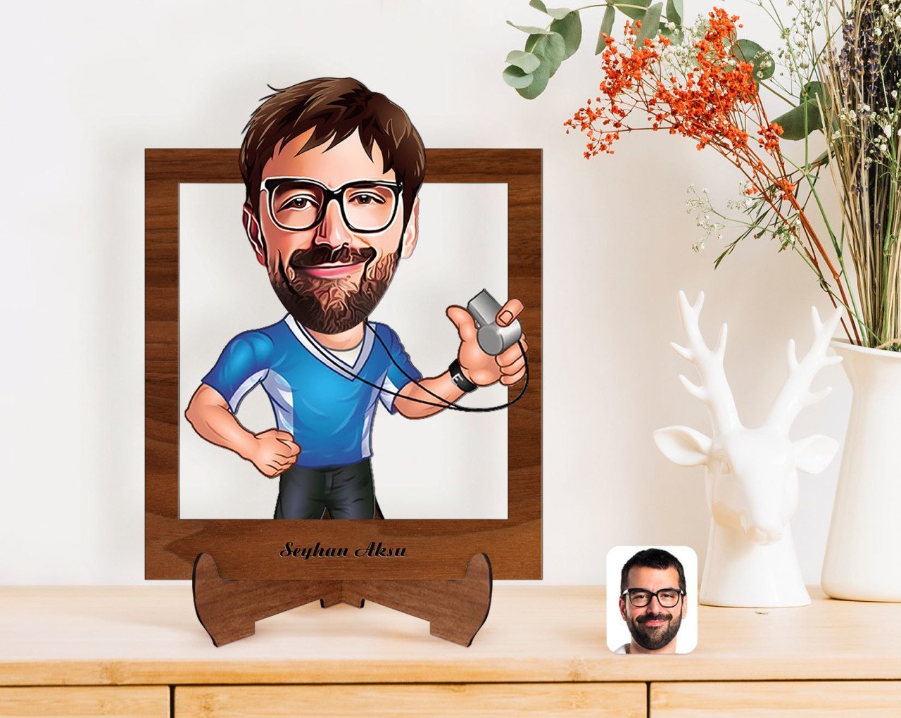 Kişiye Özel Erkek Antrenör Karikatürlü Ahşap Standlı 3D Biblo-1