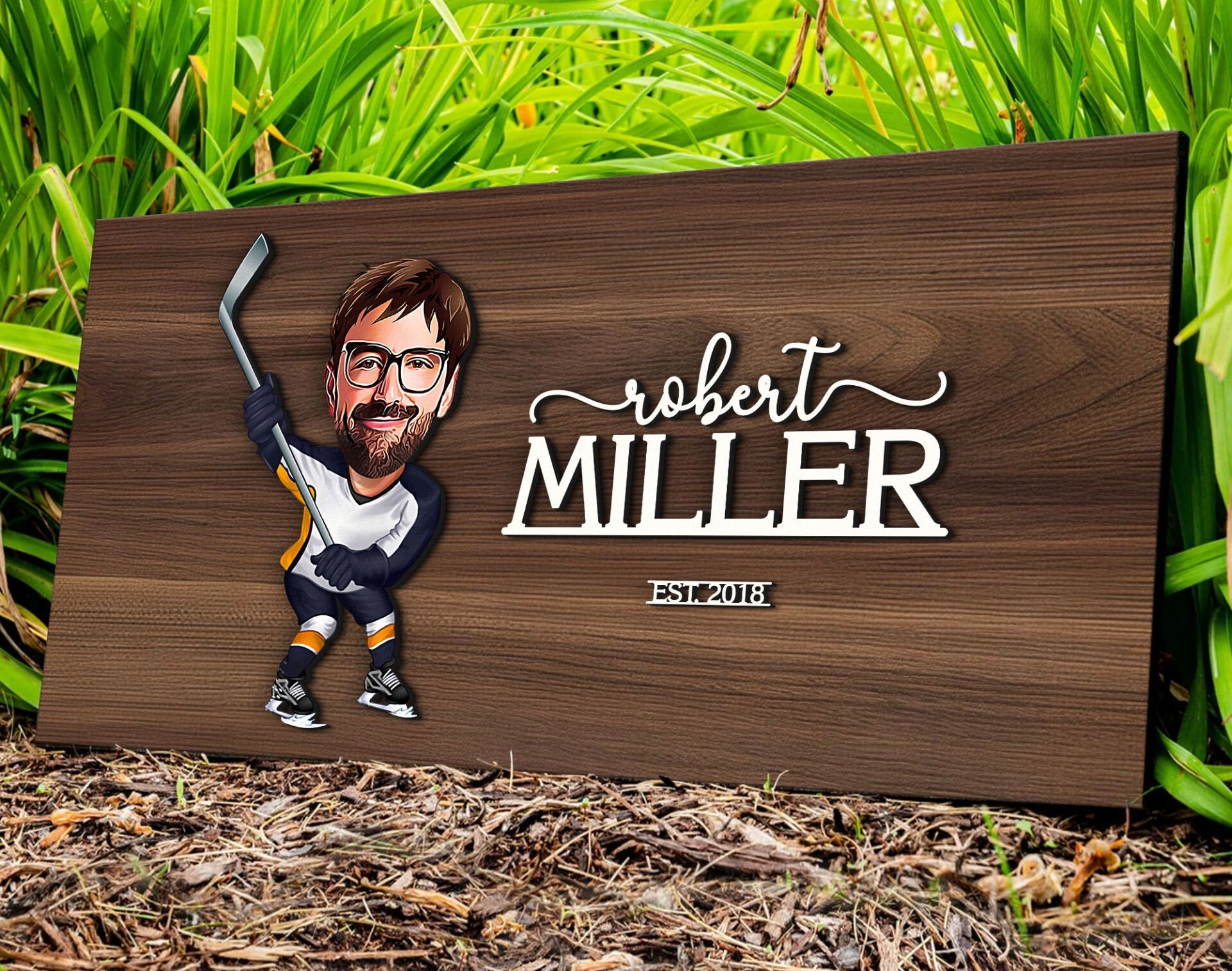 BK Gift Kişiye Özel Hokey Oyuncusu Karikatürlü Kabartma Tasarım Antik Ceviz Ahşap Tabela-2, Dekoratif Tabela, Rustik Ev Dekorasyonu