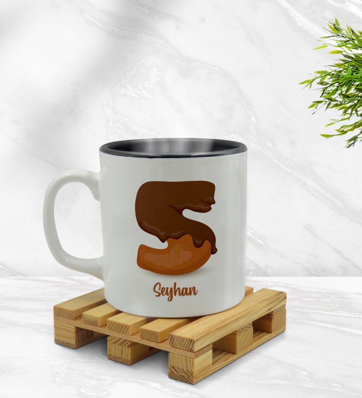 Kişiye Özel Çikolata Harfli İçi Siyah Renkli Kupa Bardak Model 2