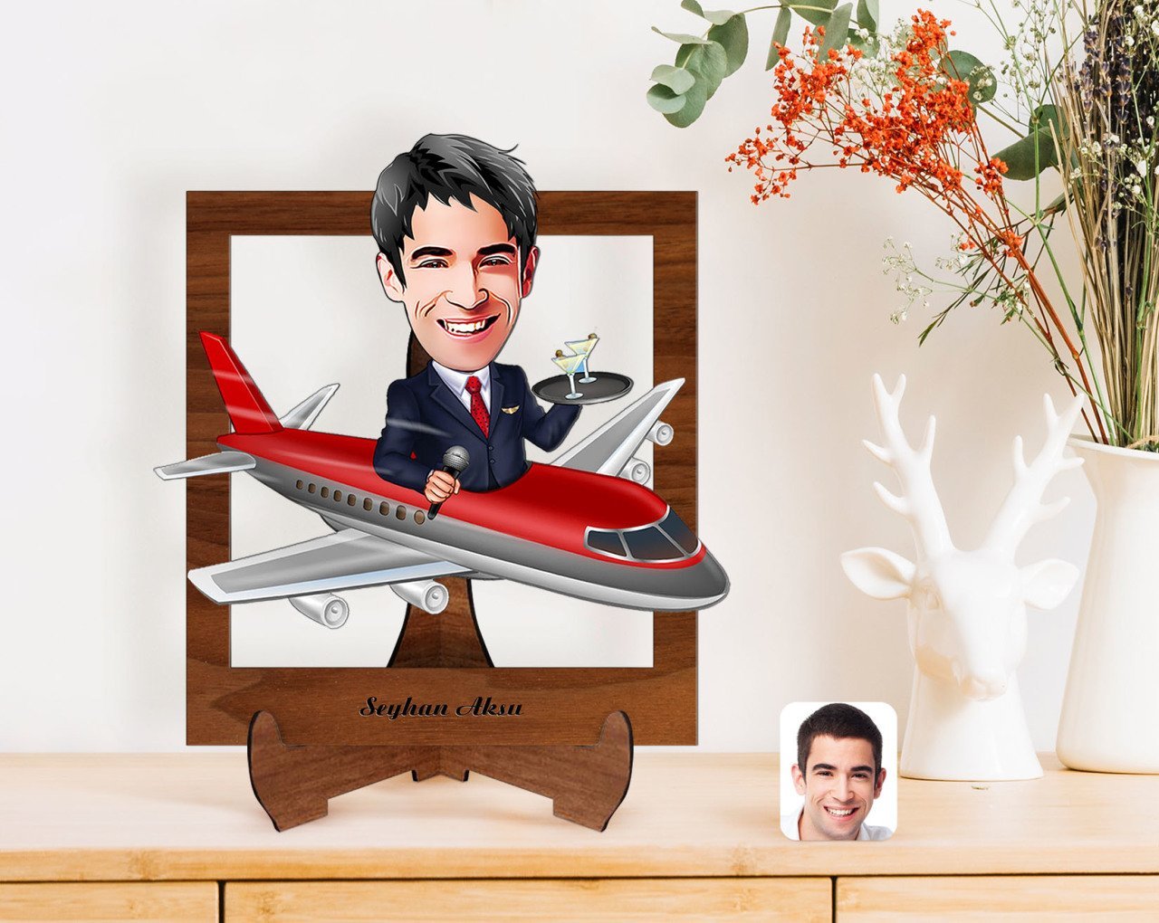 Kişiye Özel Erkek Uçuş Görevlisi Karikatürlü Ahşap Standlı 3D Biblo-1