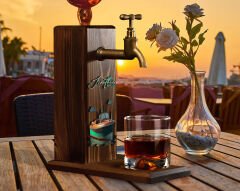 BK Gift Kişiye Özel Kabartma İsimli Tarihli SailBoat Tasarımlı Musluklu Ceviz Ahşap Şarap Standı-3, Viski Çeşmesi, Babaya Hediye, İçecek Dispenseri