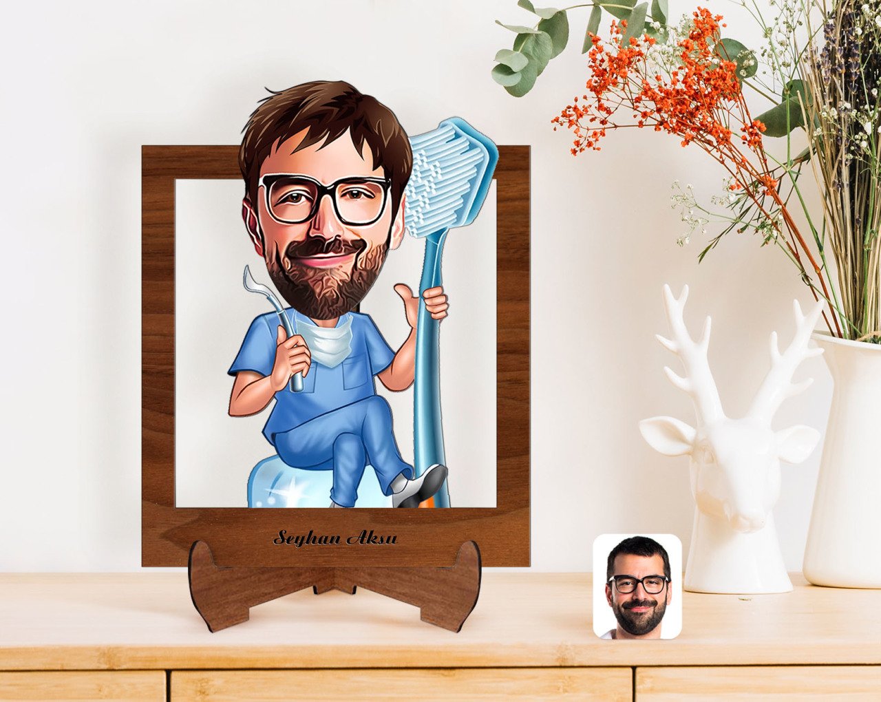 Kişiye Özel Erkek Diş Hekimi Karikatürlü Ahşap Standlı 3D Biblo-2