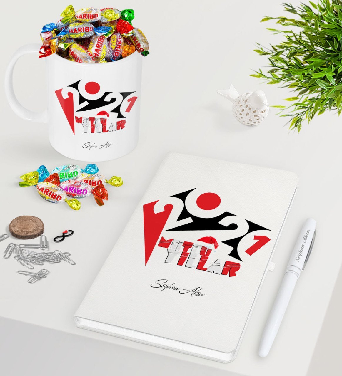 BK Gift Kişiye Özel 2023 Mutlu Yıllar Beyaz Defter Kalem Kupa ve Haribo Şeker Hediye Seti-13