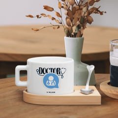 BK Gift Kişiye Özel İsimli Doktor Tasarımlı-3, Ahşap Altlıklı Seramik Fincan, Meslek Hediyesi, Yeni İş Hediyesi