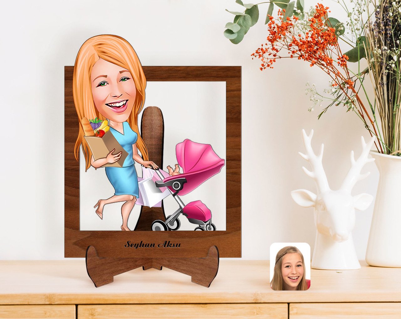 Kişiye Özel Ev Hanımı Karikatürlü Ahşap Standlı 3D Biblo-1