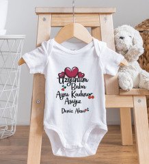 BK Kids Kişiye Özel Aynı Kadına Aşığız Tasarımlı Bebek Body Zıbın ve Mama Önlüğü Hediye Seti - Model 2