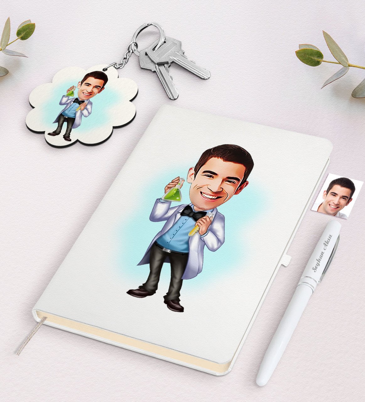 Kişiye Özel Erkek Kimyager Karikatürlü Beyaz Defter Kalem ve Anahtarlık Hediye Seti-2