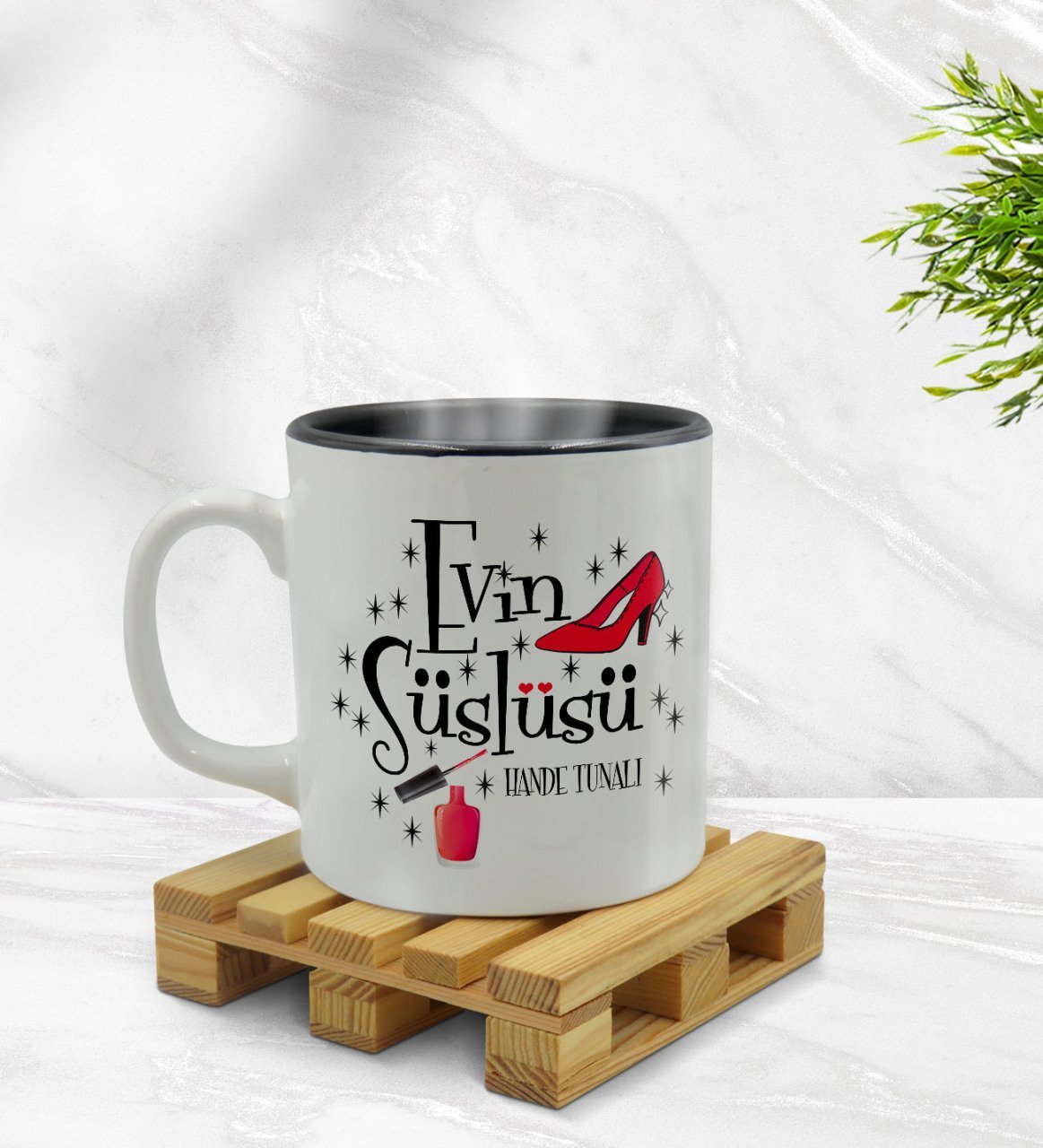 Kişiye Özel Evin Süslüsü Tasarımlı İçi Siyah Renkli Kupa Bardak Model 2