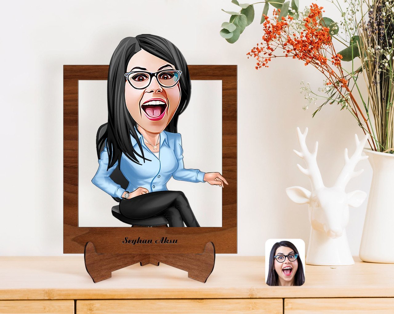 Kişiye Özel Kadın Patron Karikatürlü Ahşap Standlı 3D Biblo-5