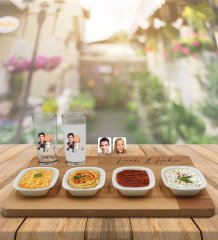 Kişiye Özel Sevgililer Karikatürlü 2’li Rakı Bardağı ve Meze Tabaklı Doğal Masif Ahşap Servis Sunum Tepsisi Model 15