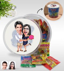 Kişiye Özel Sevgililer Karikatürlü Dev Boy Haribo Minis Kovası (10gx100adet) Model 108