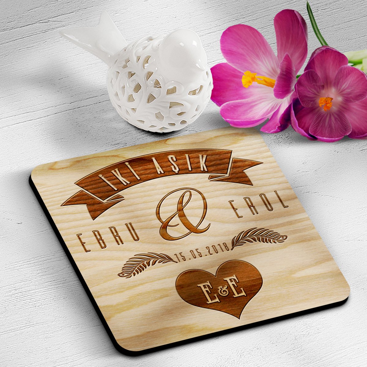 Kişiye Özel İki Aşık Tasarımlı Dekoratif Ahşap Bardak Altlığı - 1 (4 Adet)