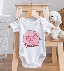 BK Kids Kişiye Özel Teyzem Bir Başka Tasarımlı Bebek Body Zıbın ve Mama Önlüğü Hediye Seti - Model 1
