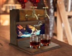 BK Gift Kişiye Özel Kabartma Manzara Tasarımlı İsimli Çift Musluklu Doğal Ahşap İçki Standı-16, İçki Standı, Doğum Günü Hediyesi, Ev Hediyesi