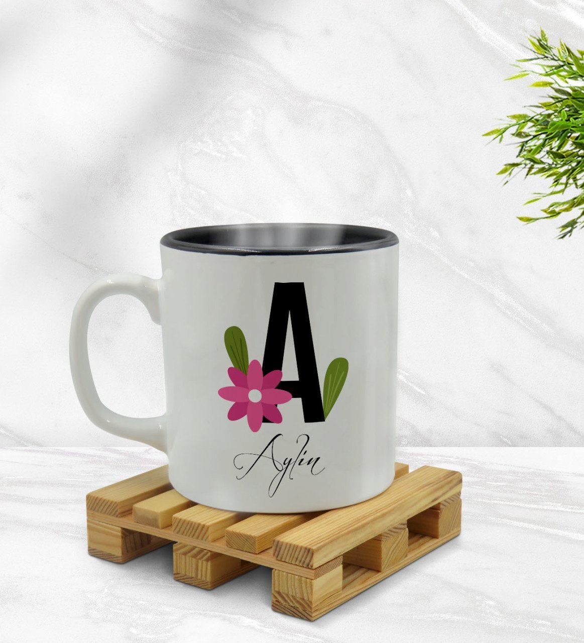 Kişiye Özel Harf ve İsim Tasarımlı İçi Siyah Renkli Kupa Bardak Model 4