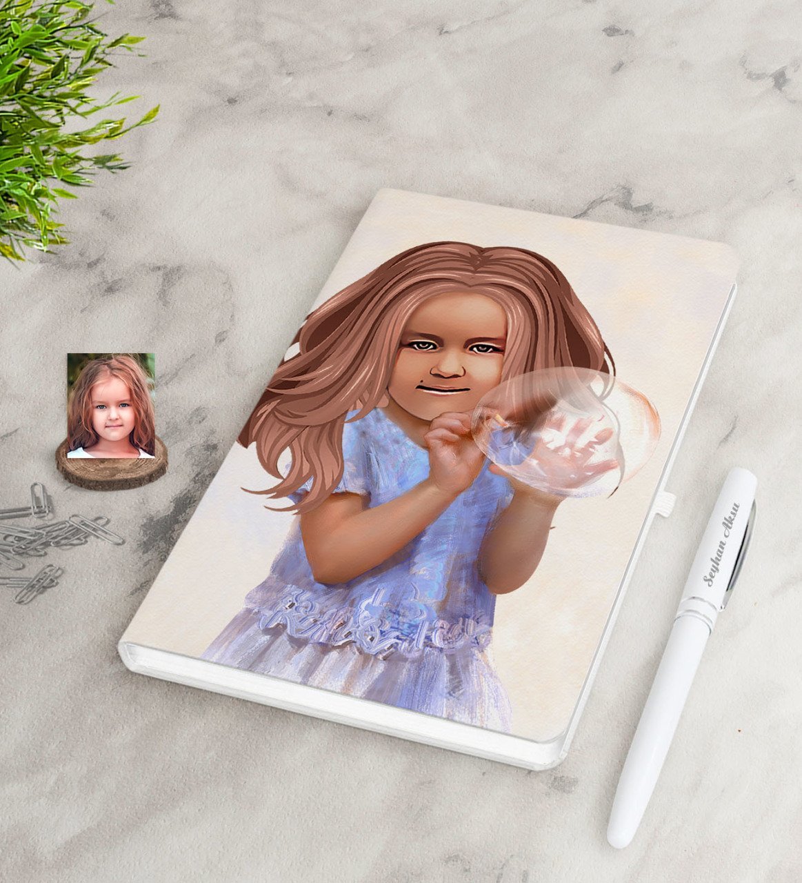 Kişiye Özel Kız Çocuk İllüstrasyon Tasarımlı Beyaz Defter ve Kalem Hediye Seti-2