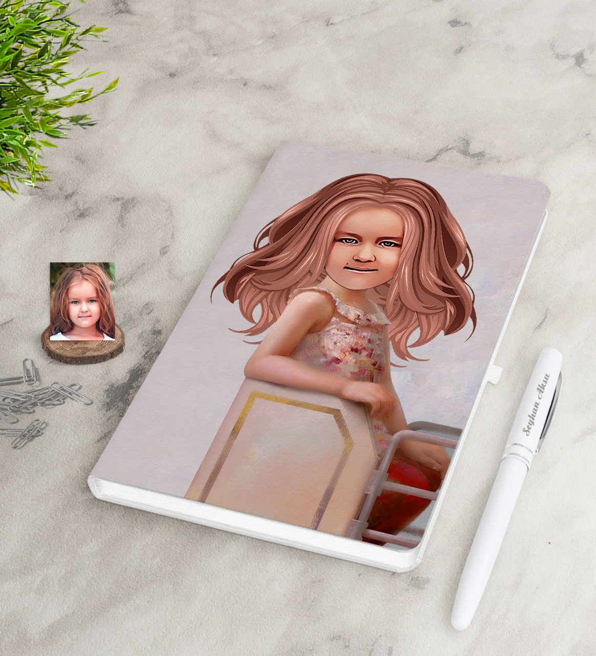 Kişiye Özel Kız Çocuk İllüstrasyon Tasarımlı Beyaz Defter ve Kalem Hediye Seti-3