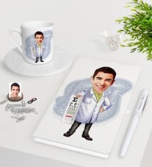 Kişiye Özel Erkek Göz Doktoru Karikatürlü Beyaz Defter Kalem Türk Kahvesi Fincanı Seti