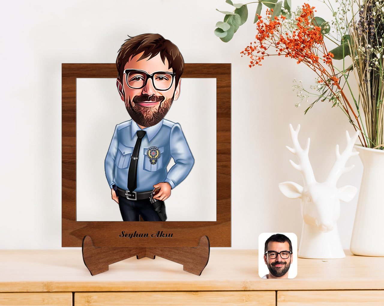 Kişiye Özel Erkek Polis Karikatürlü Ahşap Standlı 3D Biblo-1