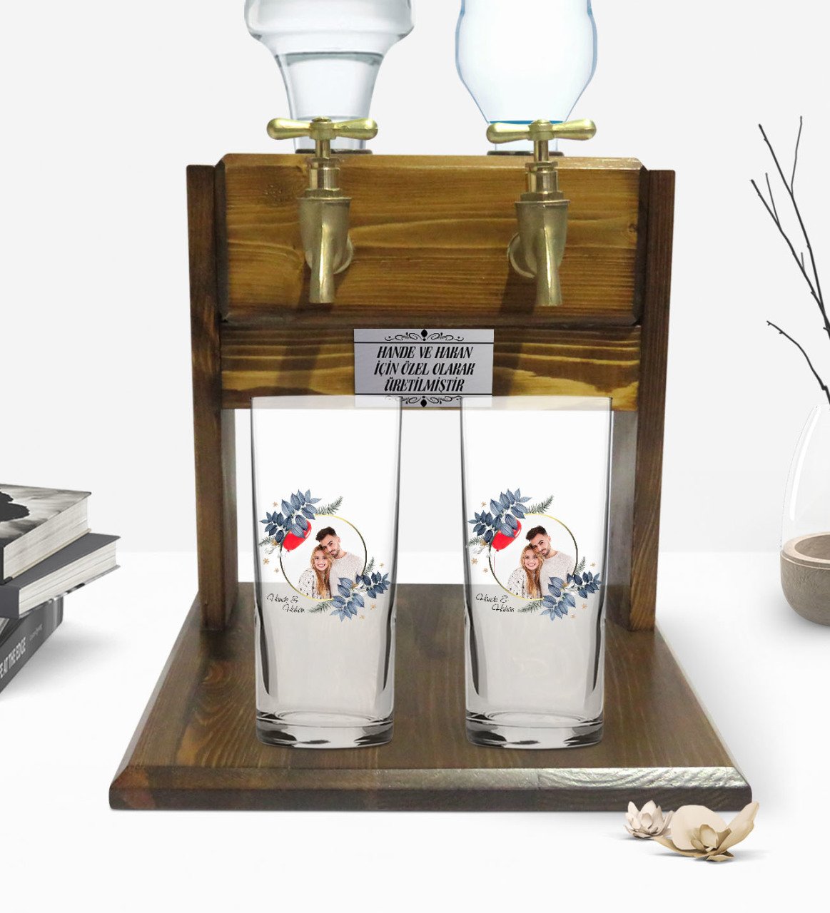 Kişiye Özel Renkli Baskılı İsimli Fotoğraflı İkili Rakı Bardağı ve Çift Musluklu Doğal Ahşap Rakı Standı-34