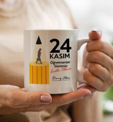 BK Gift Kişiye Özel İsimli Öğretmenler Günü Tasarımlı Kupa Bardak ve Masaüstü 2024 Takvim Hediye Seti - 10, Öğretmene Hediye, Öğretmenler Günü