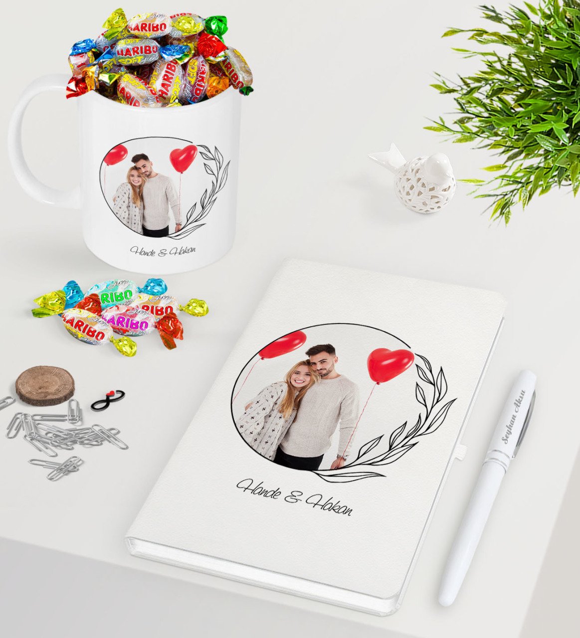 Kişiye Özel İsimli Fotoğraflı Beyaz Defter Kalem Kupa ve Haribo Şeker Hediye Seti-25