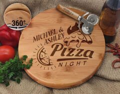 BK Gift Kişiye Özel İsimli Bambu Ahşap Döner Tablalı Pizza Tahtası-3, Pizza Kesme Tahtası Seti, Şarküteri Tahtası, Servis Tepsisi, Ahşap Tabak, Eve Taşınma Hediyesi